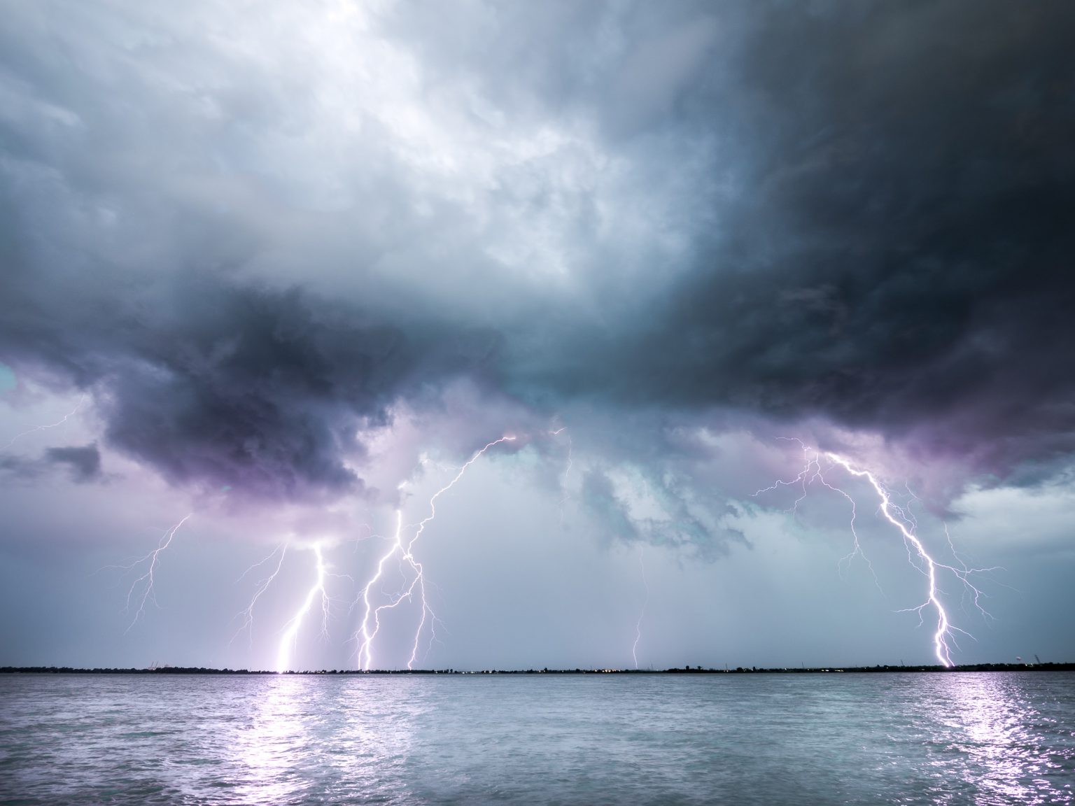 Lightning Strikes While Boating Scott Marine Surveyors And Consultants